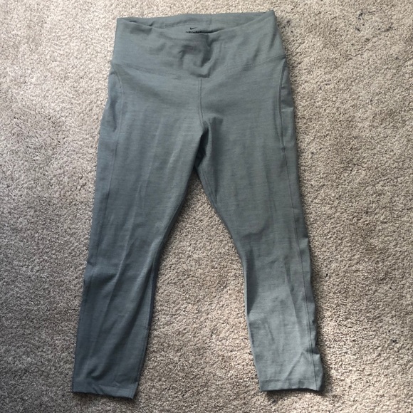 Nike Dri-Fit Cropped Leggings